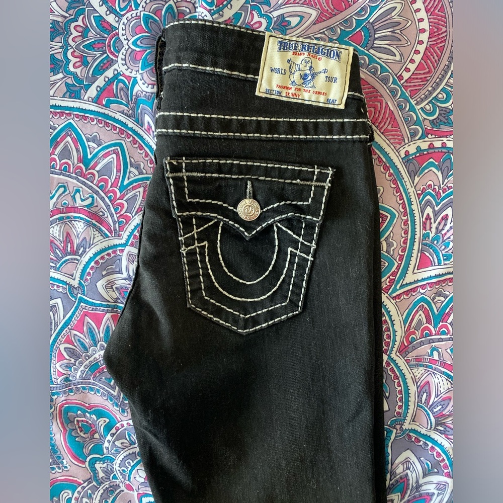 TRUE RELIGION women’s low rise black skinny jeans with white stitching